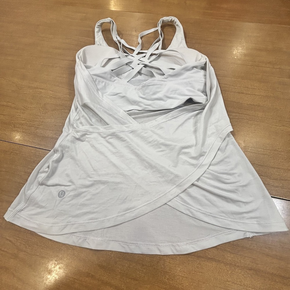 Lululemon Tank Top Womens 6 White Strappy Cross Back Built-In Bra Yoga Flowy